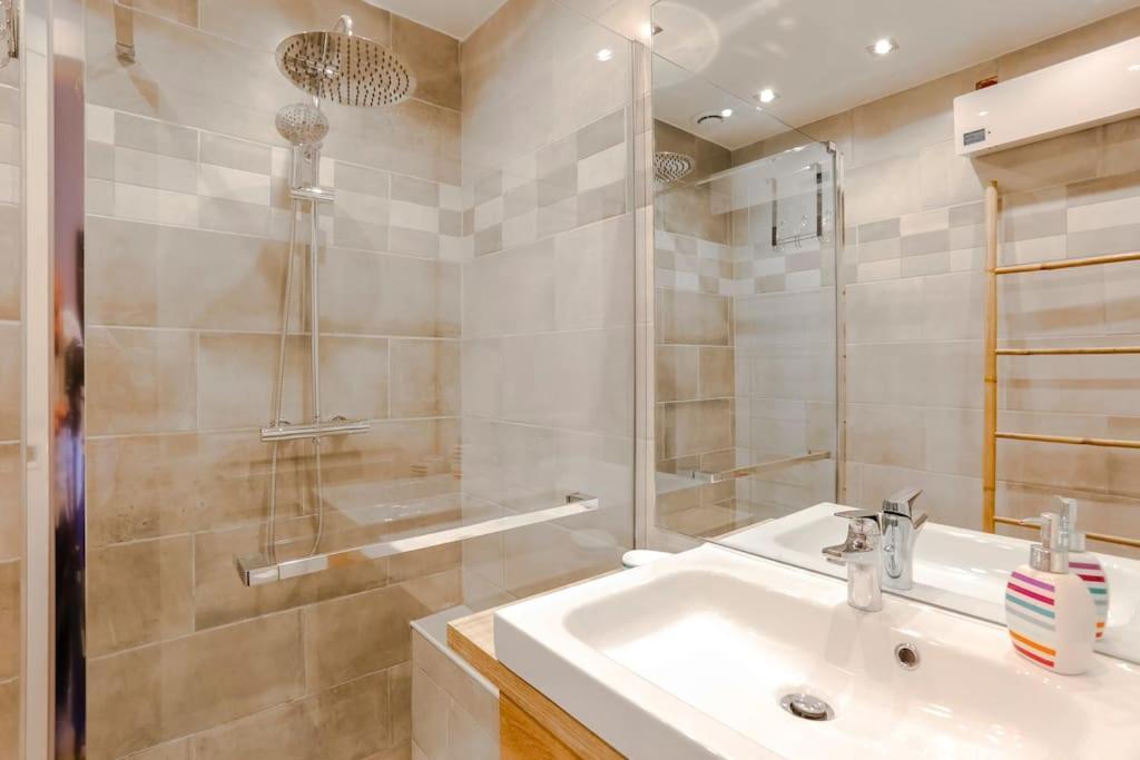 Théoule-sur-Mer French Riviera 1 Bedroom On The Beach Facing Cannes מראה חיצוני תמונה
